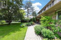 8 GRANT COURT | East Gwillimbury Ontario | Slide Image Six