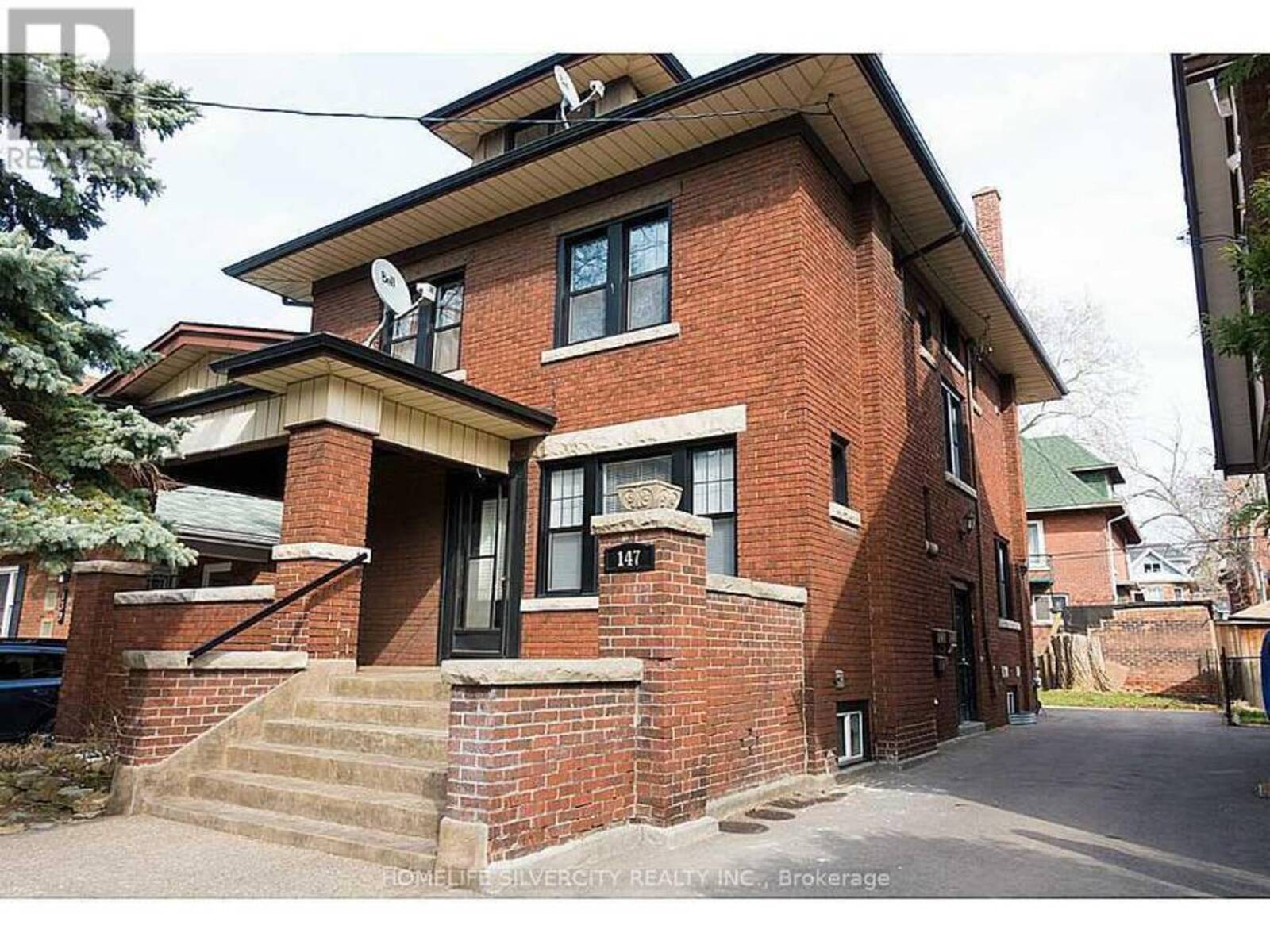 147 HOLTON AVENUE S, Hamilton, Ontario L8M 2L6