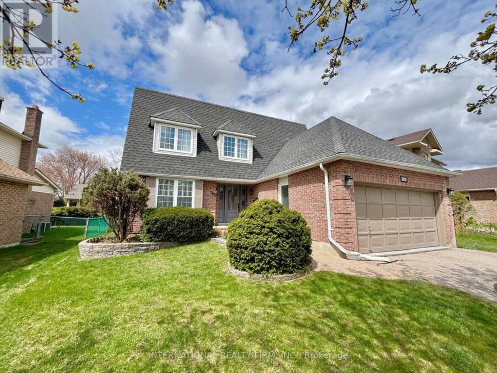 168 WILLOW LANE, Newmarket, Ontario L3Y 4J3