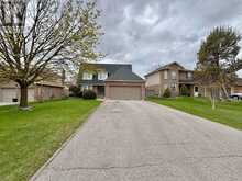 168 WILLOW LANE | Newmarket Ontario | Slide Image Two