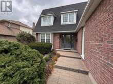 168 WILLOW LANE | Newmarket Ontario | Slide Image Three