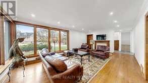 54 PLYMBRIDGE ROAD | Toronto Ontario | Slide Image Six