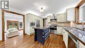 54 PLYMBRIDGE ROAD | Toronto Ontario | Slide Image Twelve