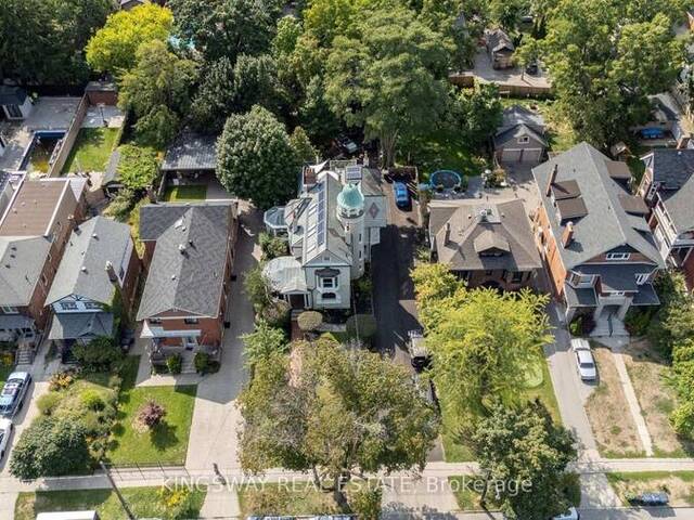 166 HIGH PARK AVENUE Toronto Ontario, M6P 2S4 - 6 Bedrooms Home For Sale
