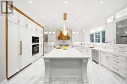 8 BAYVIEW PARK LANE | Richmond Hill Ontario | Slide Image Seven