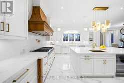 8 BAYVIEW PARK LANE | Richmond Hill Ontario | Slide Image Eight