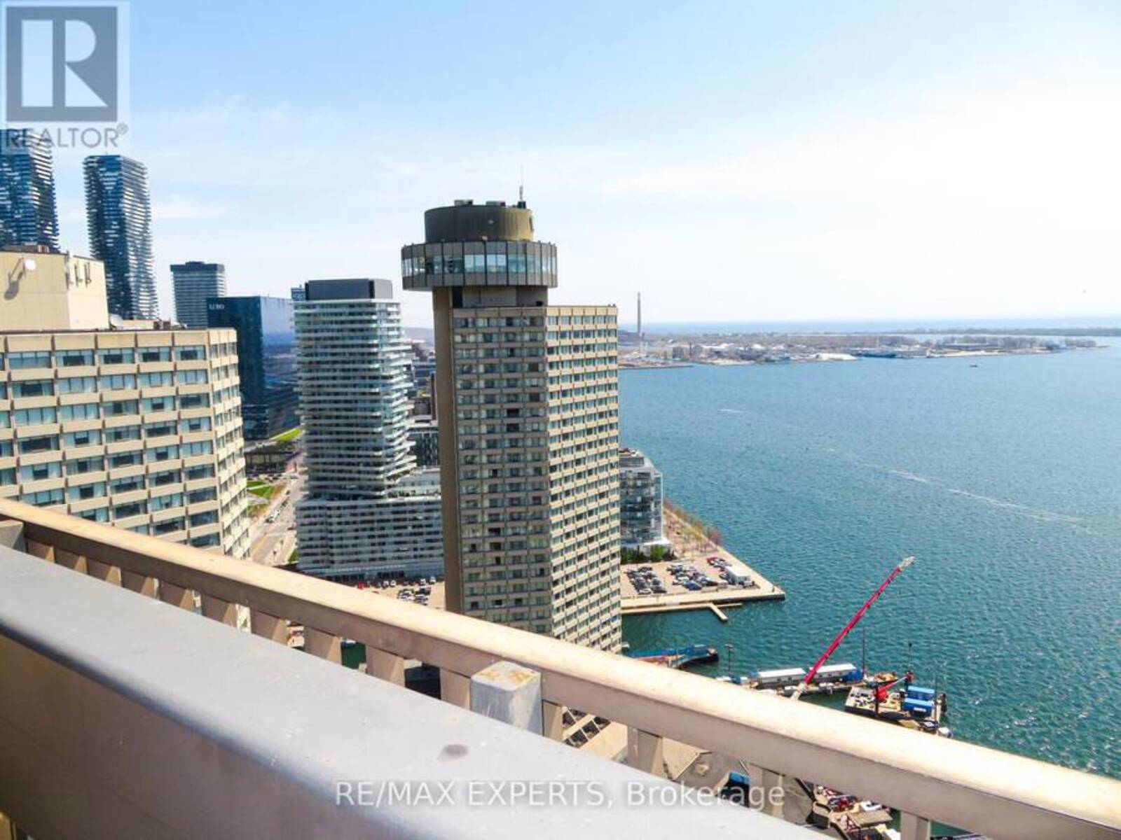 2233 - 33 HARBOUR SQUARE, Toronto, Ontario M5J 2G2
