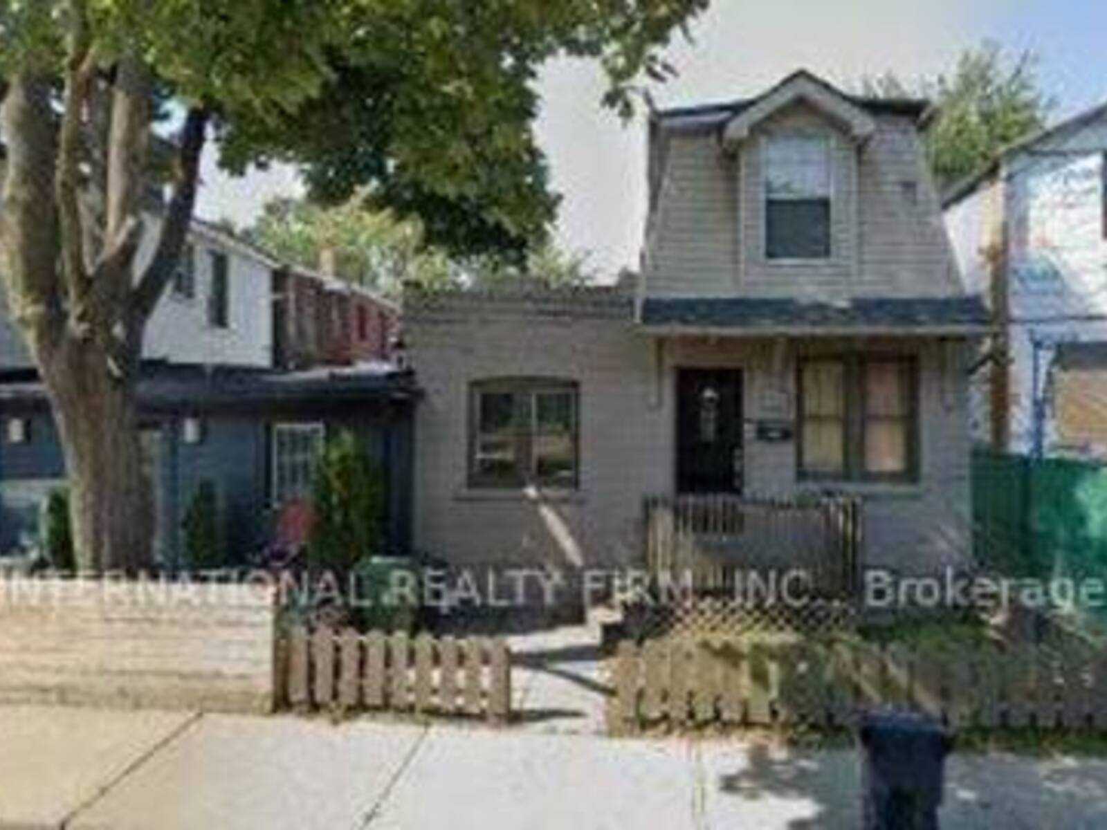 16 UXBRIDGE AVENUE, Toronto, Ontario M6N 2Y2