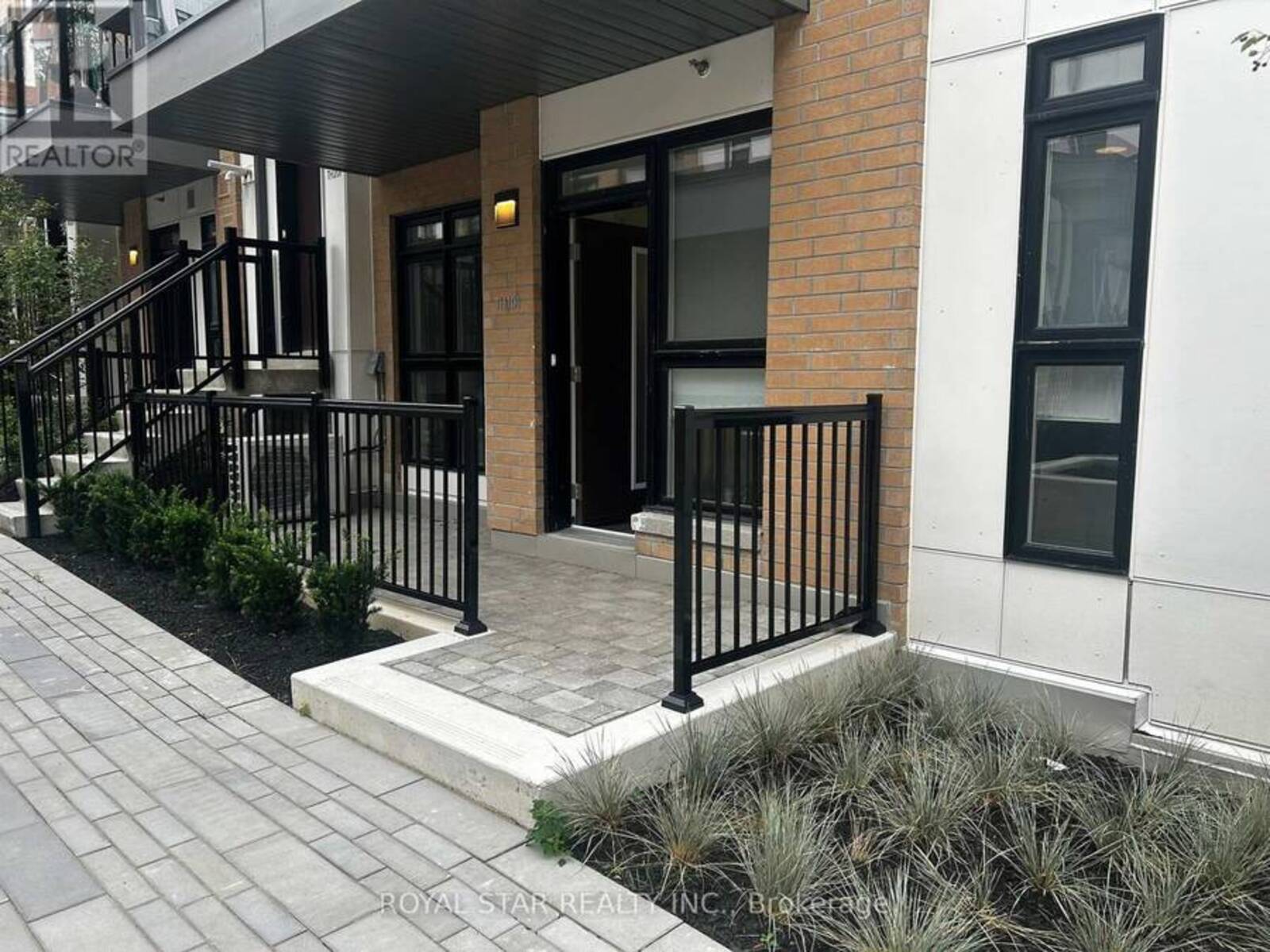 Q101 - 155 CANON JACKSON DRIVE, Toronto, Ontario M6M 0E1