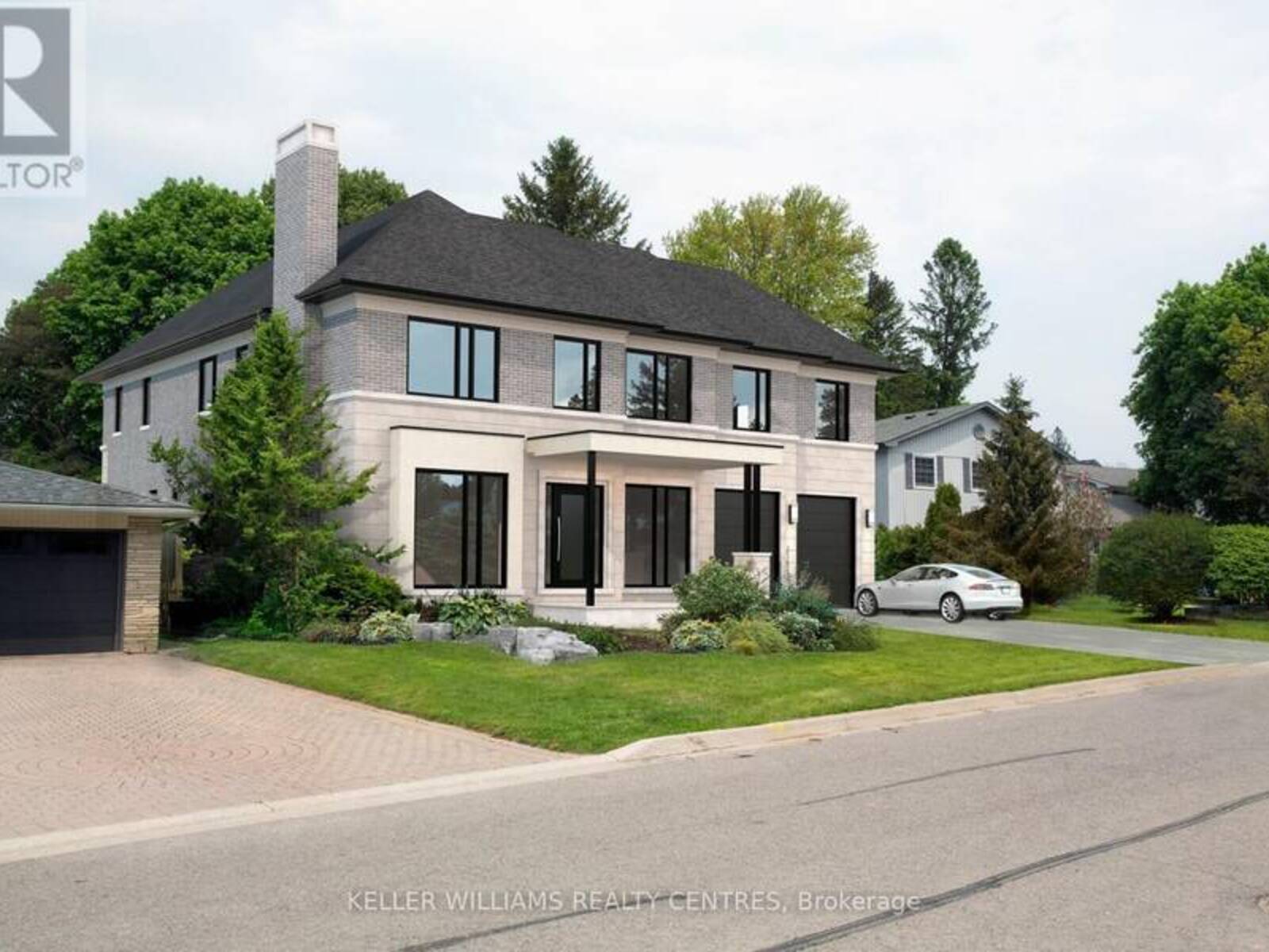 10 HAWTHORNE LANE, Aurora, Ontario L4G 3K7