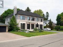 10 HAWTHORNE LANE Aurora Ontario, L4G 3K7