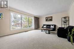 10 HAWTHORNE LANE | Aurora Ontario | Slide Image Ten