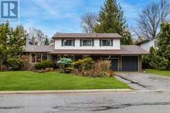 10 HAWTHORNE LANE | Aurora Ontario | Slide Image Eight