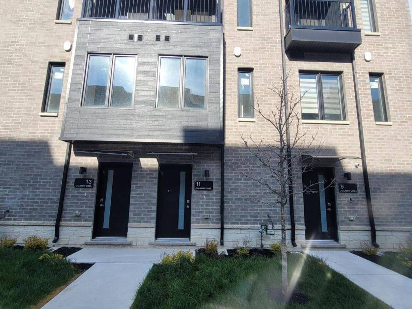 11 CALAMINT LANE, Toronto, Ontario M1W 2H1