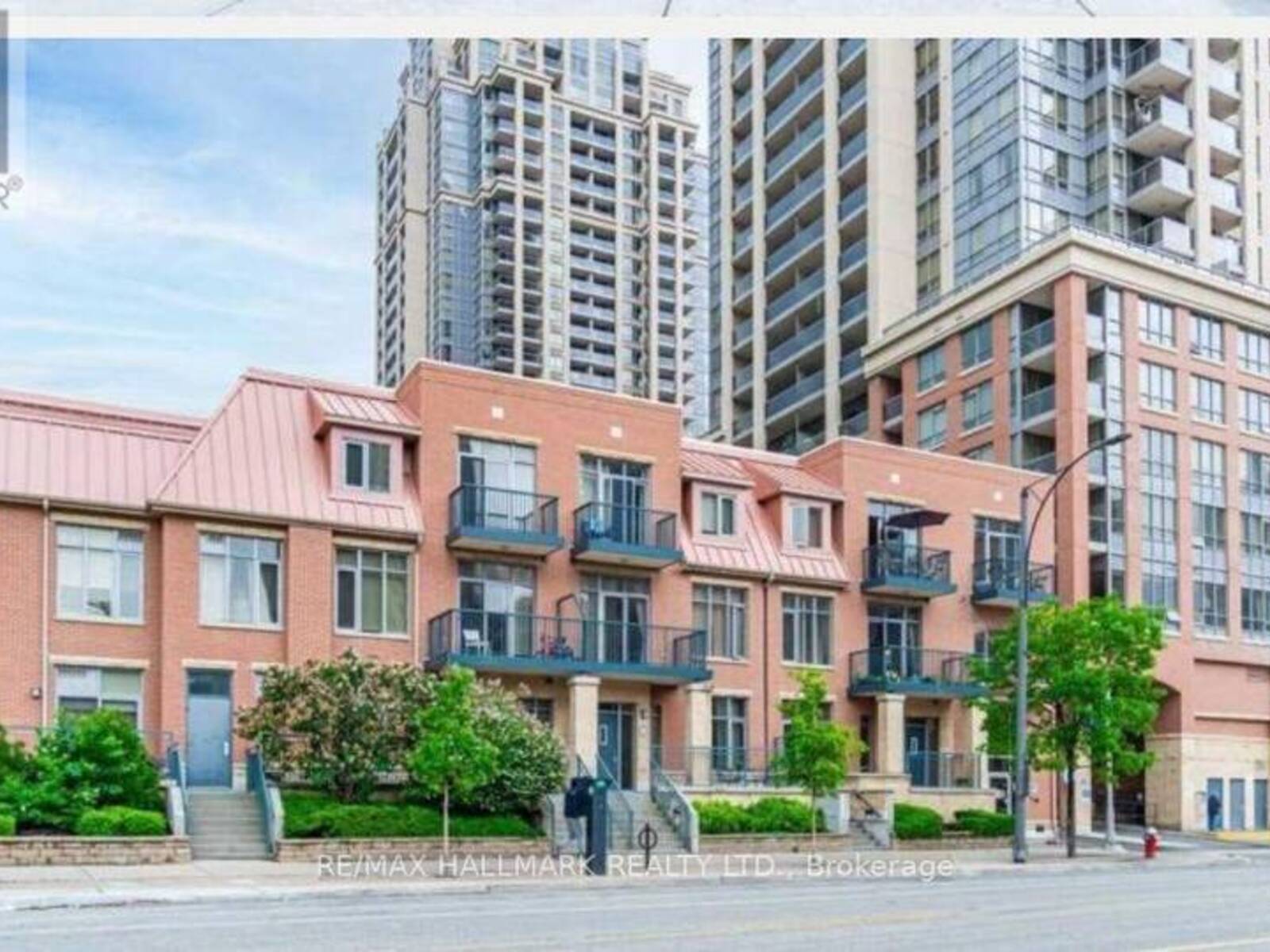 318 - 320 CITY CENTRE DRIVE, Mississauga, Ontario L5B 4P8