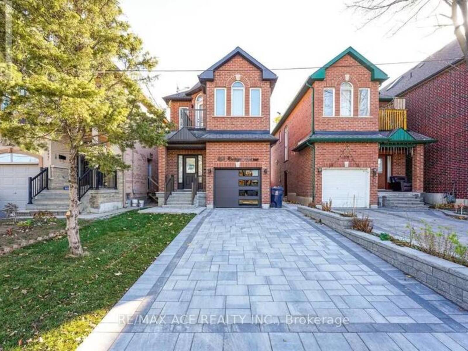 203 RALEIGH AVENUE, Toronto, Ontario M1K 1A5