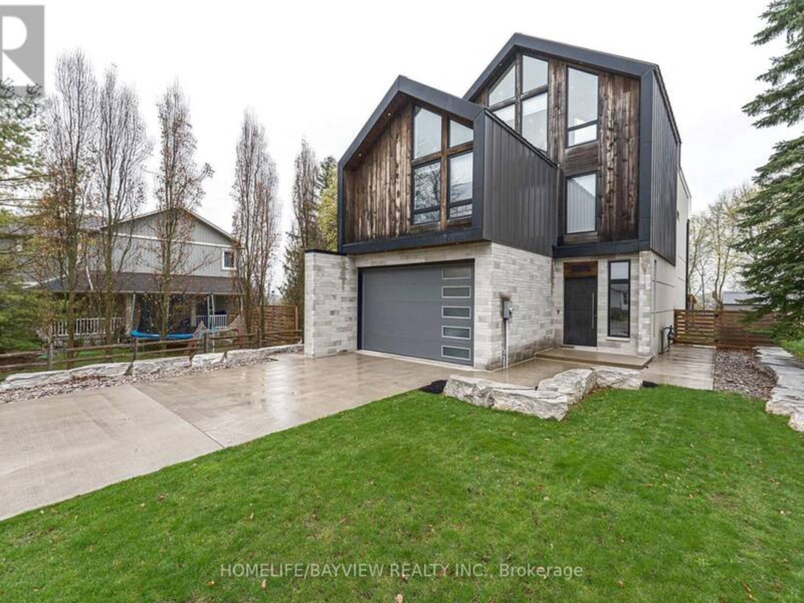 16 WINDSOR DRIVE, Whitchurch-Stouffville, Ontario L4A 7X3