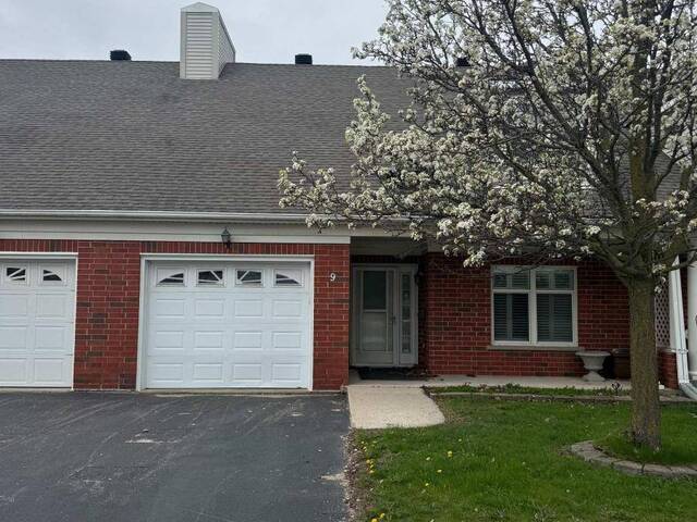 9 - 2705 KINGSWAY DRIVE Kitchener Ontario, N2C 2T2 - 2 Bedrooms Home For Sale