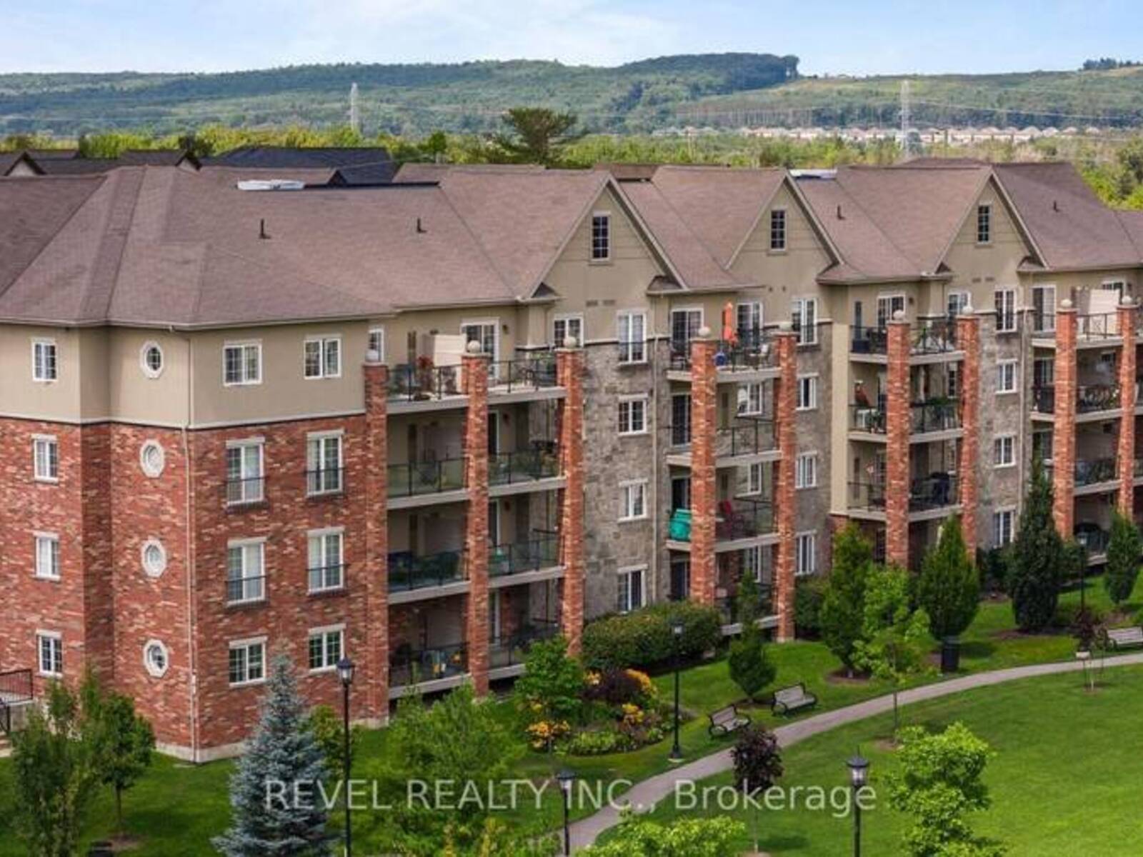 106 - 39 FERNDALE DRIVE S, Barrie, Ontario L4N 5T5