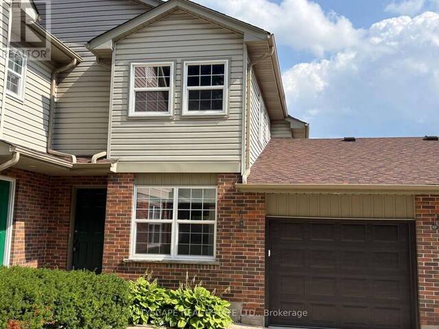17 - 250 KEATS WAY Waterloo Ontario, N2L 6J5 - 4 Bedrooms Condo For Sale