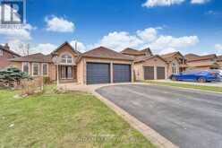 85 CITYVIEW CIRCLE | Barrie Ontario | Slide Image Two