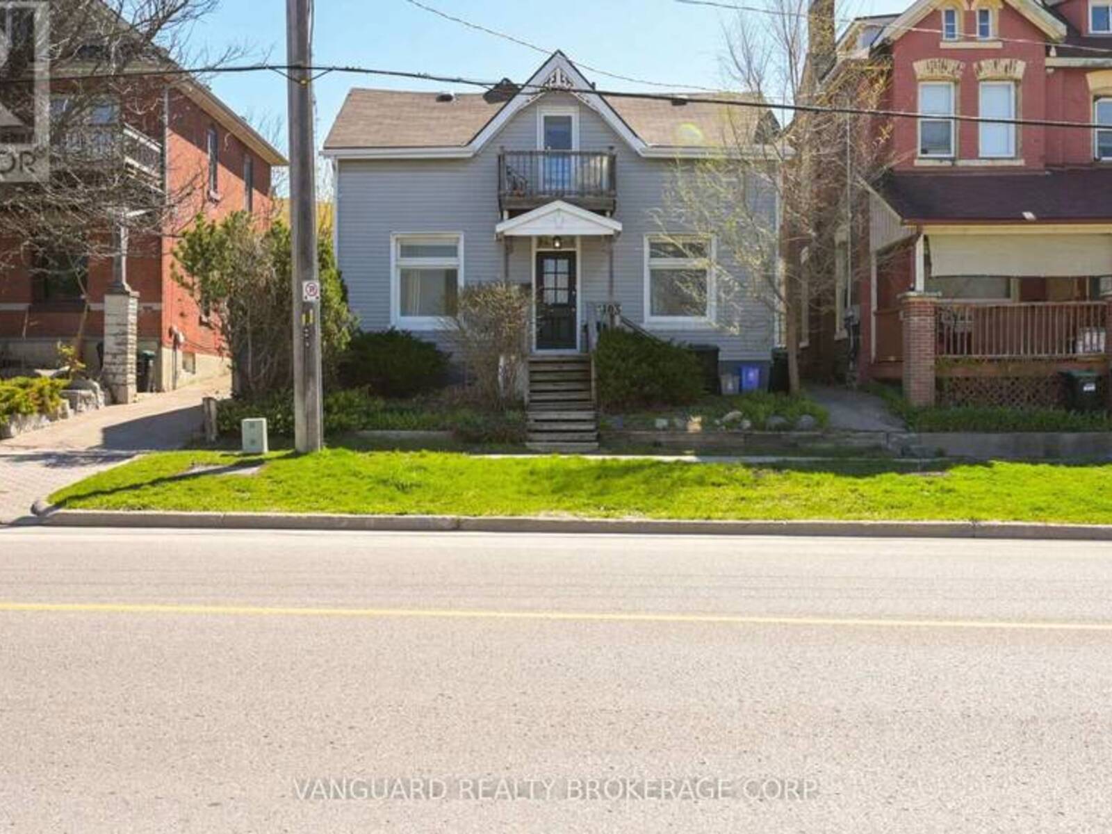 103 MULCASTER STREET, Barrie, Ontario L4M 3M7