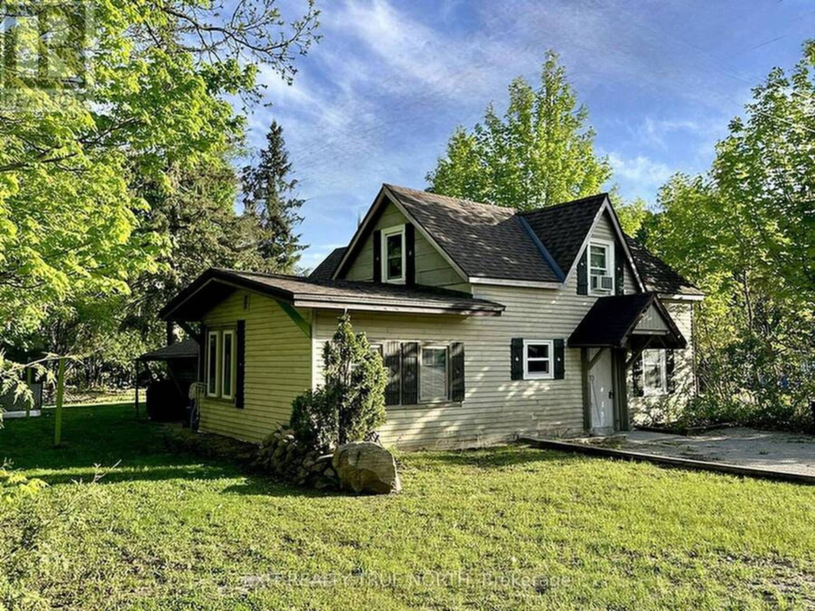 211 BISHOP STREET, Gravenhurst, Ontario P1P 1J5