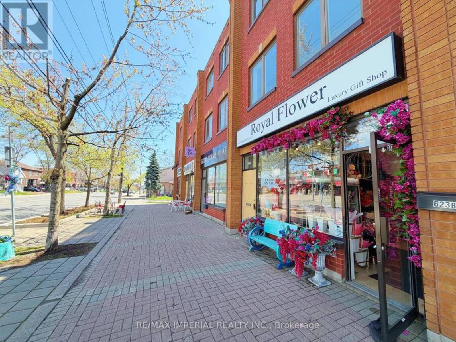 623-623A THE QUEENSWAY, Toronto, Ontario M8Y 1K4