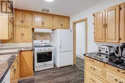 411 MAPLEHURST AVENUE | Oakville Ontario | Slide Image Ten