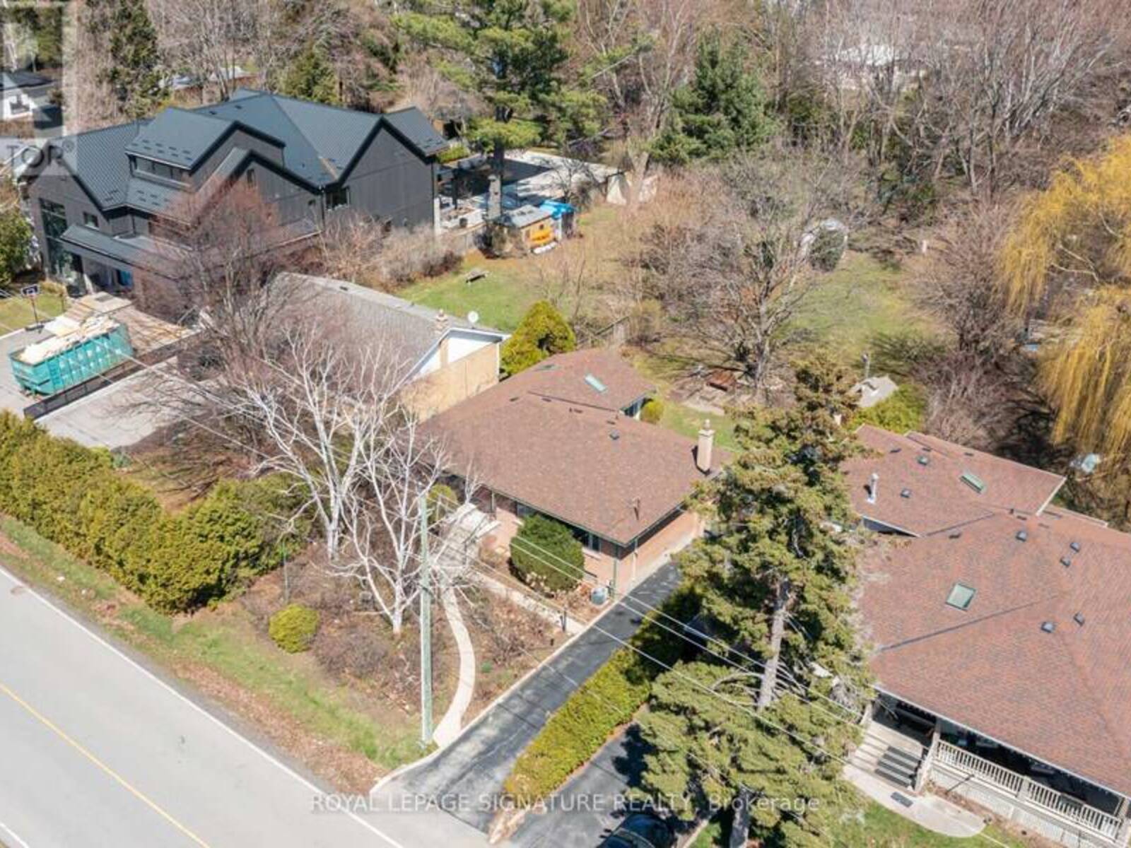 411 MAPLEHURST AVENUE, Oakville, Ontario L6L 4Y3