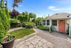 30 PARKHILL DRIVE | Whitchurch-Stouffville Ontario | Slide Image Two