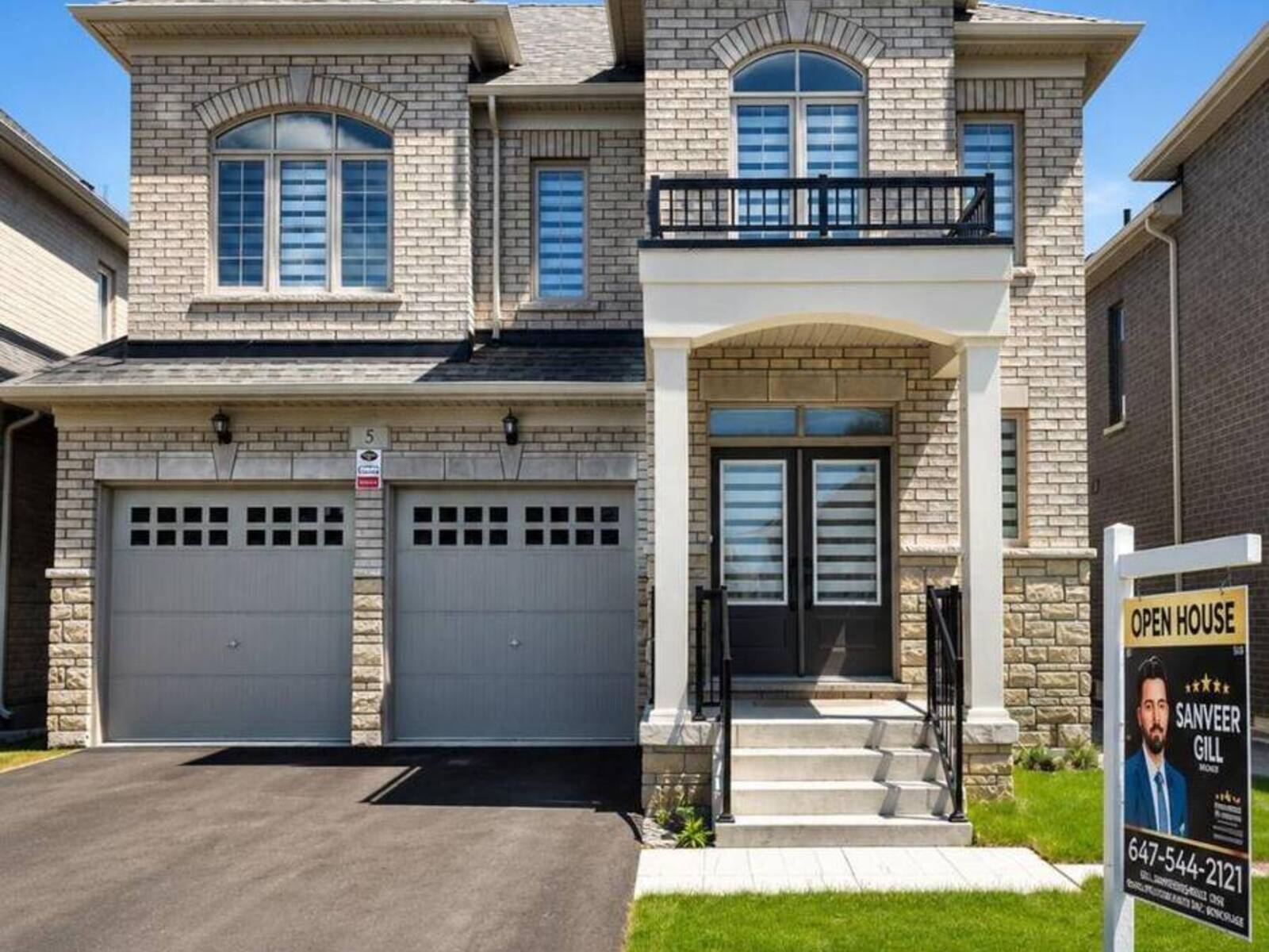 5 DOLOMITE DRIVE, Brampton, Ontario L6P 4R8