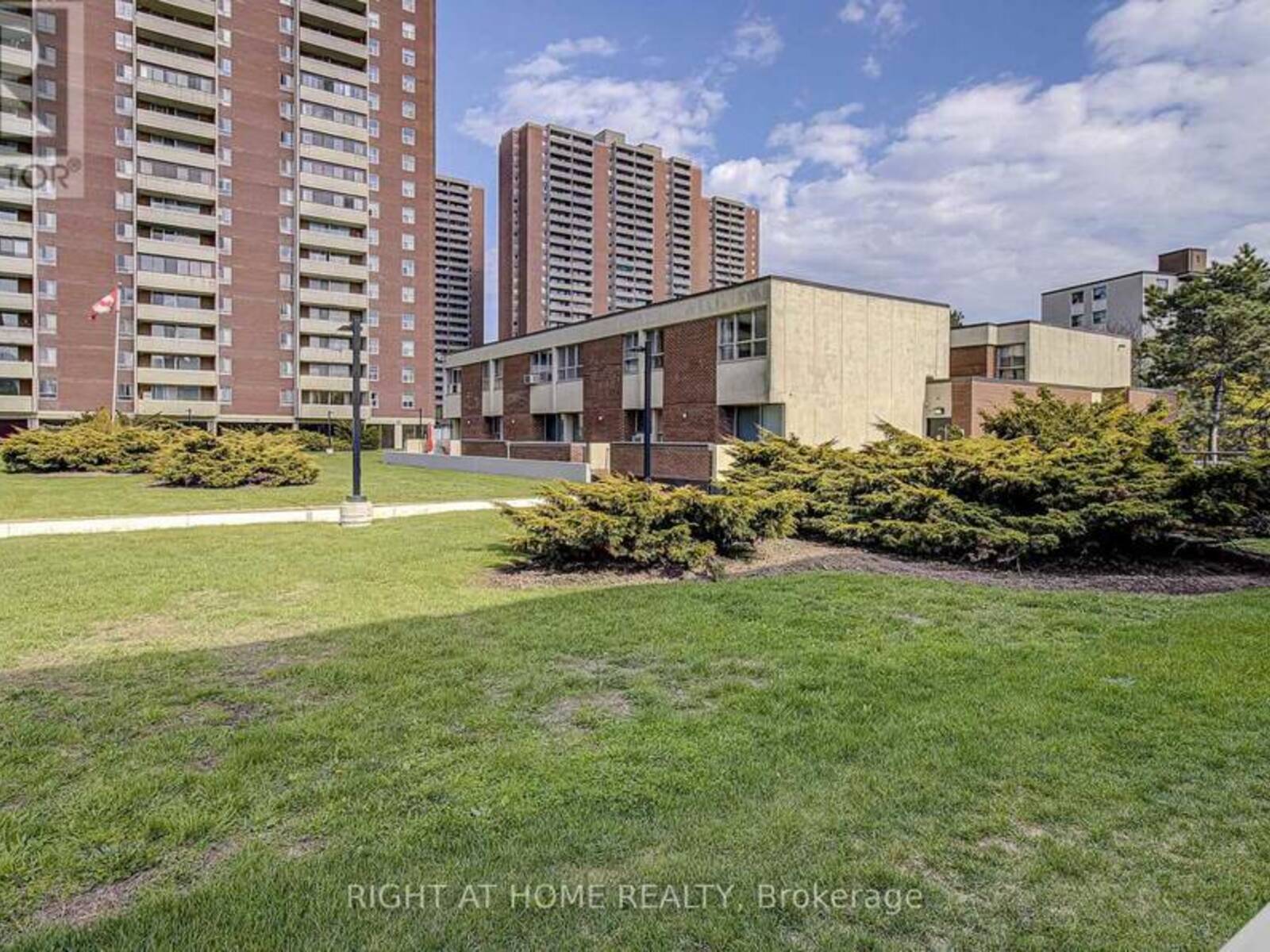 409 - 8 CRESCENT TOWN ROAD, Toronto, Ontario M4C 5L3