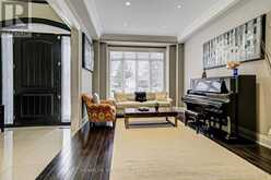 29 THREADNEEDLE CRESCENT | Toronto Ontario | Slide Image Five