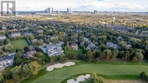 72 BALDING BOULEVARD | Vaughan Ontario | Slide Image Sixteen