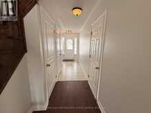 26 WYNDHAM CIRCLE | Georgina Ontario | Slide Image Three