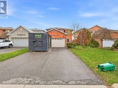 2275 CHAPMAN COURT Pickering Ontario, L1X 2G1