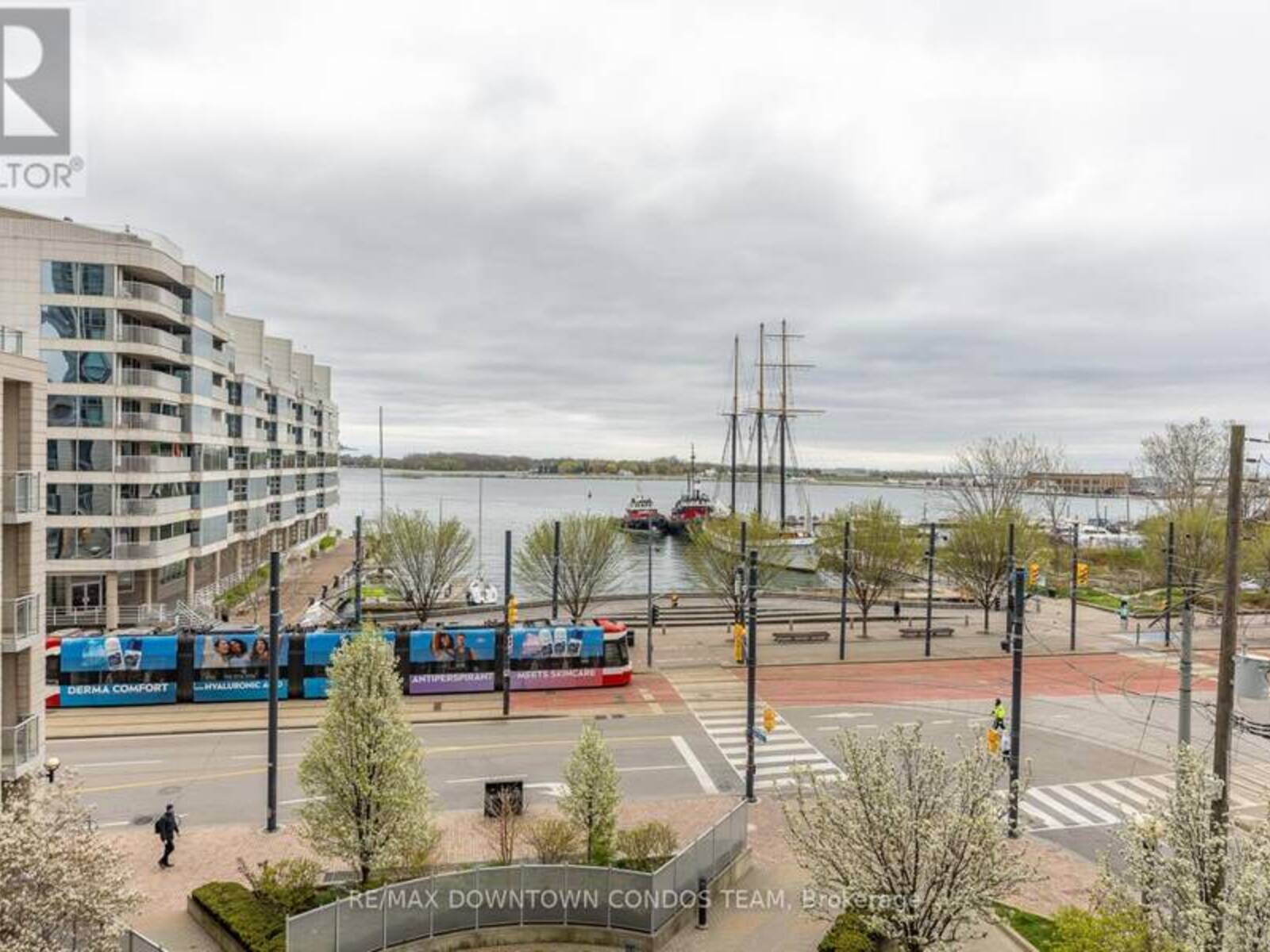 404 - 410 QUEENS QUAY W, Toronto, Ontario M5V 3T1