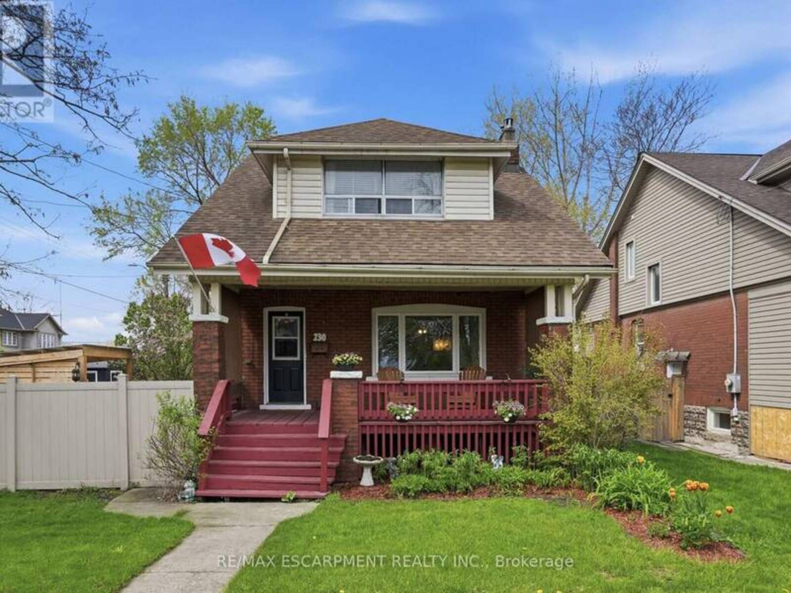 230 BEACH BOULEVARD, Hamilton, Ontario L8H 6W1