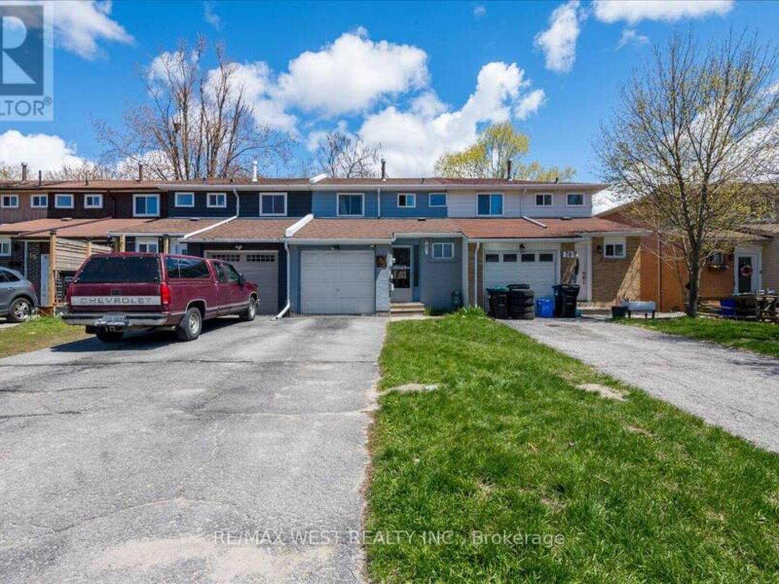 68 CHAUCER CRESCENT, Barrie, Ontario L4N 4T7