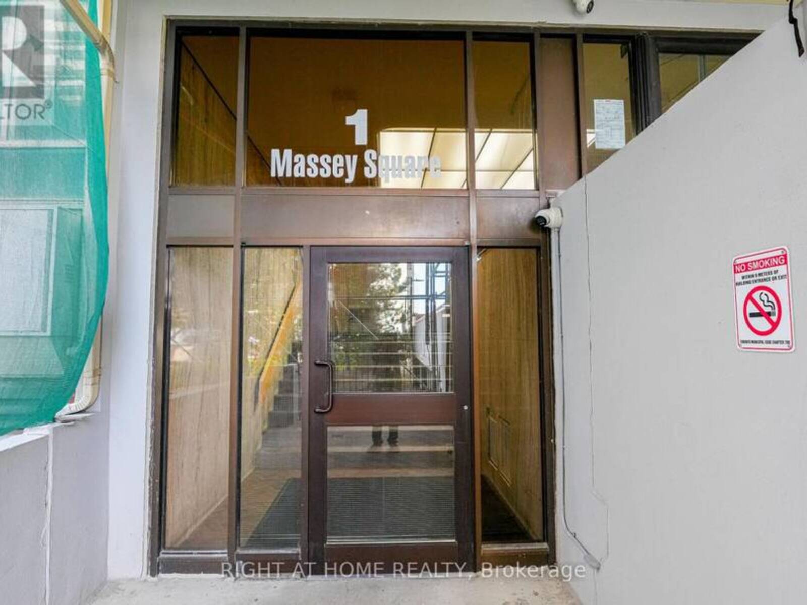 2203 - 1 MASSEY SQUARE, Toronto, Ontario M4C 5L4
