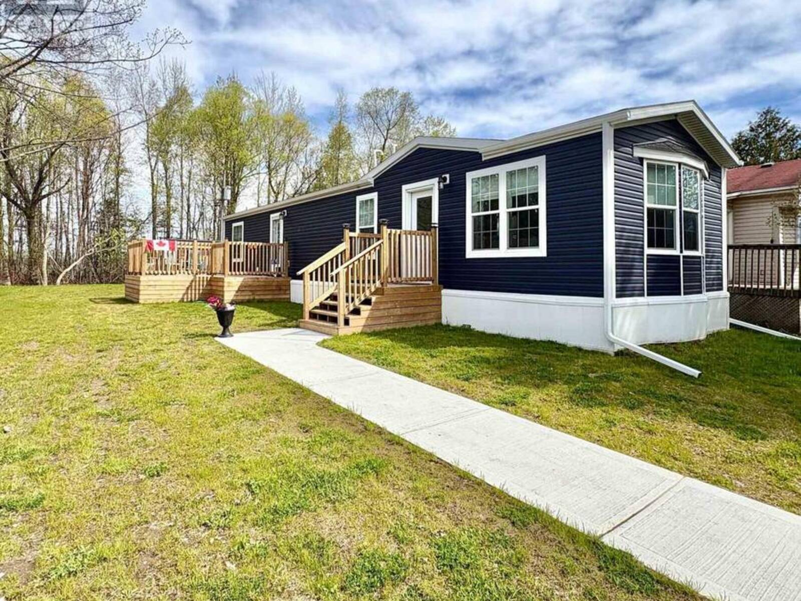 40 SHAMROCK CRESCENT, Angus, Ontario L3W 0A5