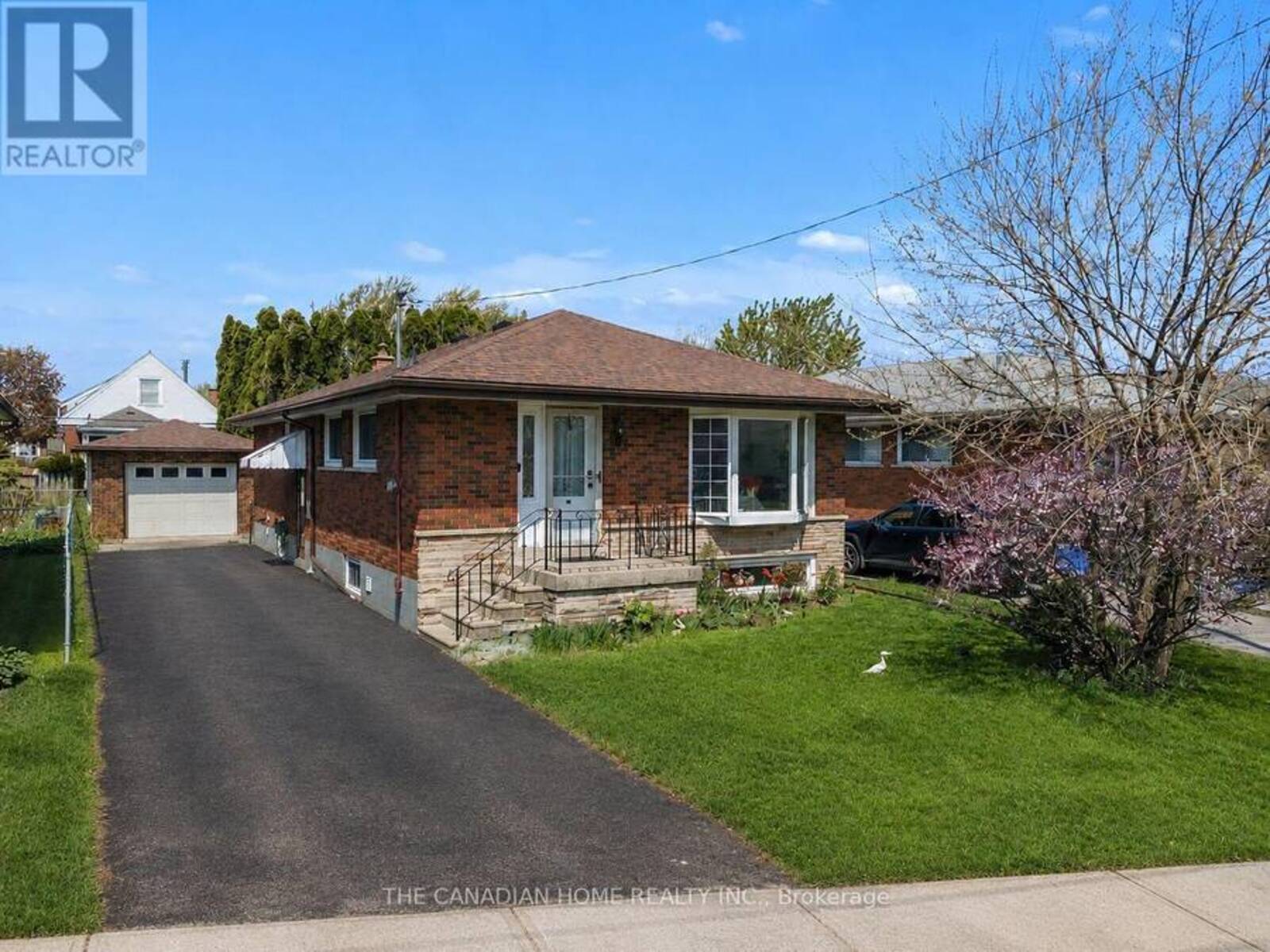 196 TUXEDO AVENUE, Hamilton, Ontario L8K 2S4