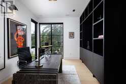 7 APPLEBY COURT | Toronto Ontario | Slide Image Four