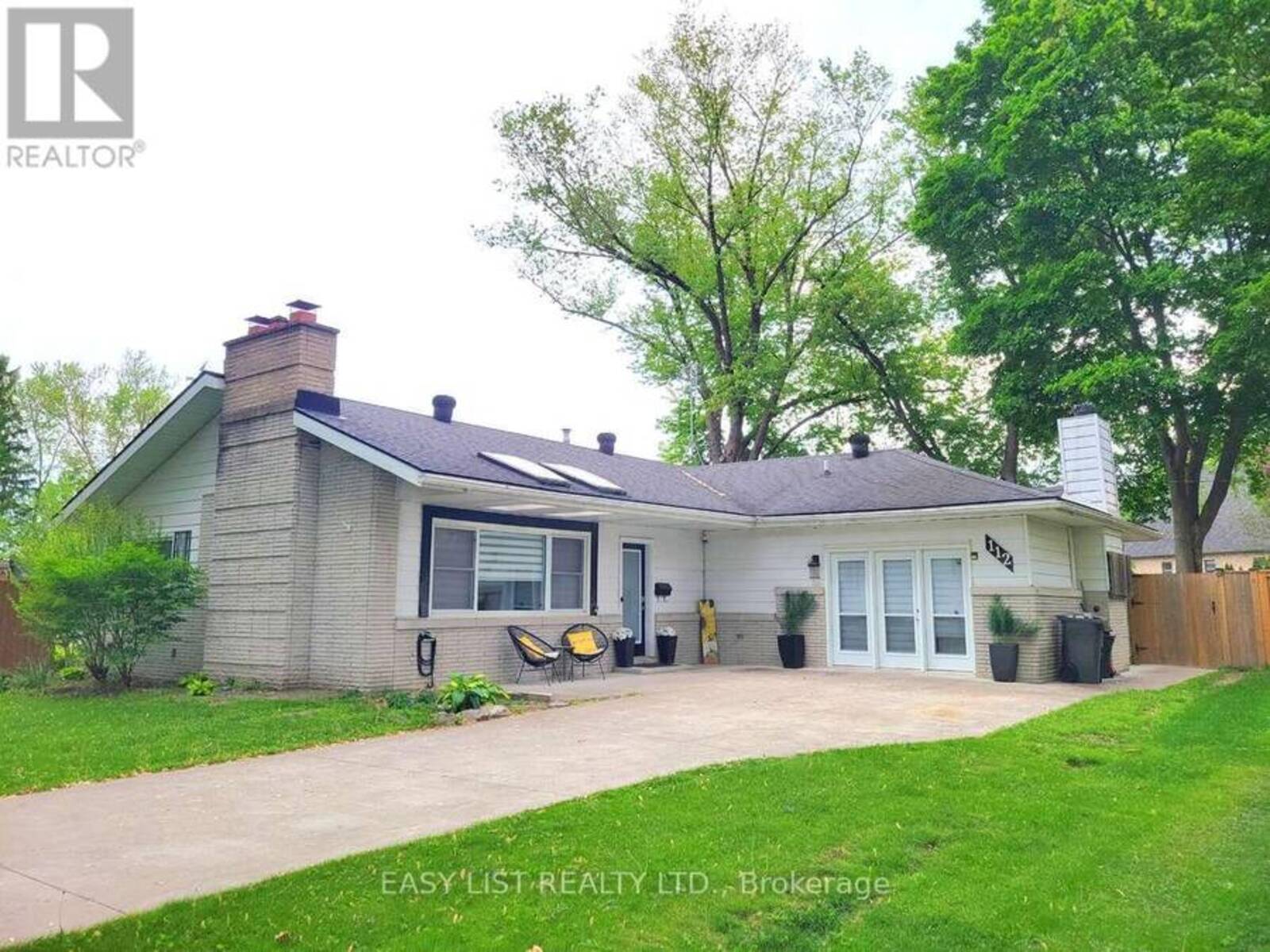 112 CLOVELLY ROAD, Tecumseh, Ontario N8N 1G1