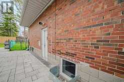 38 DEERFIELD ROAD | Toronto Ontario | Slide Image Forty