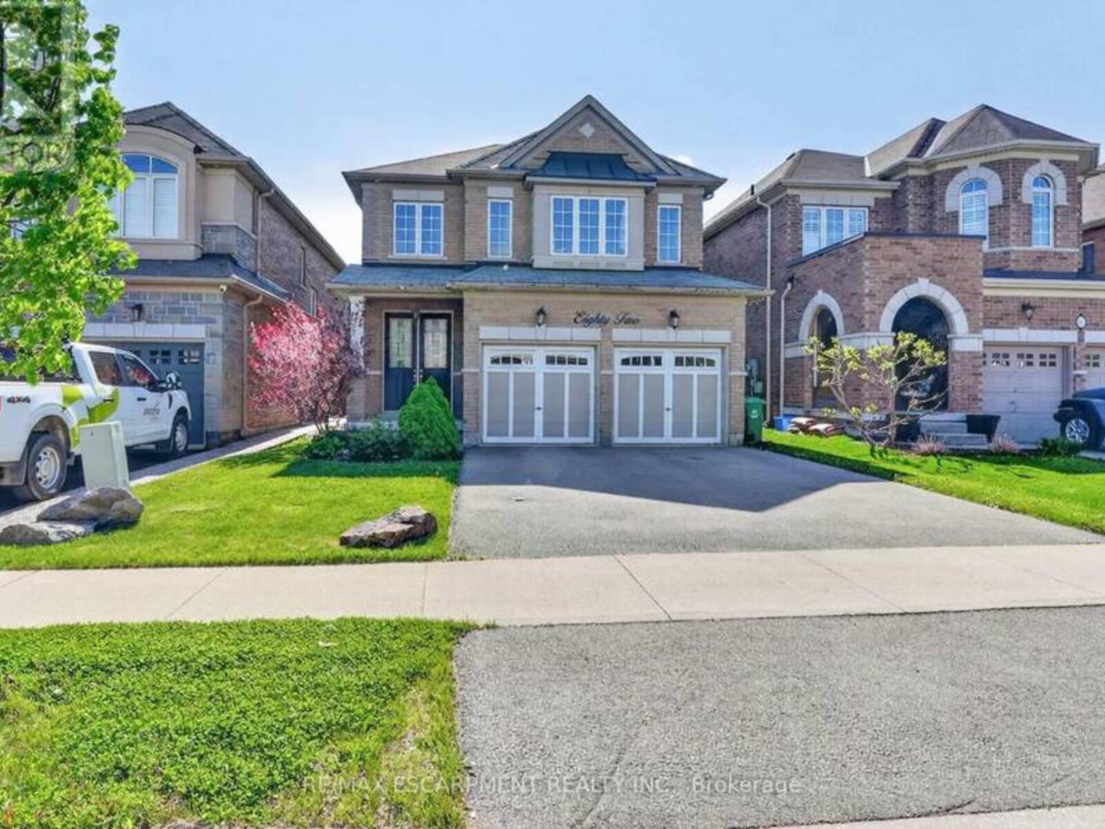 82 CHAUMONT DRIVE, Hamilton, Ontario L8J 0J8