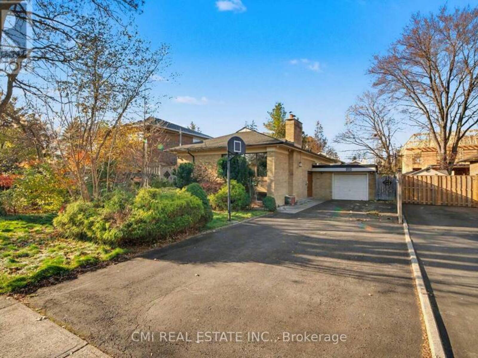 460 MARTIN GROVE ROAD, Toronto, Ontario M9B 4M4