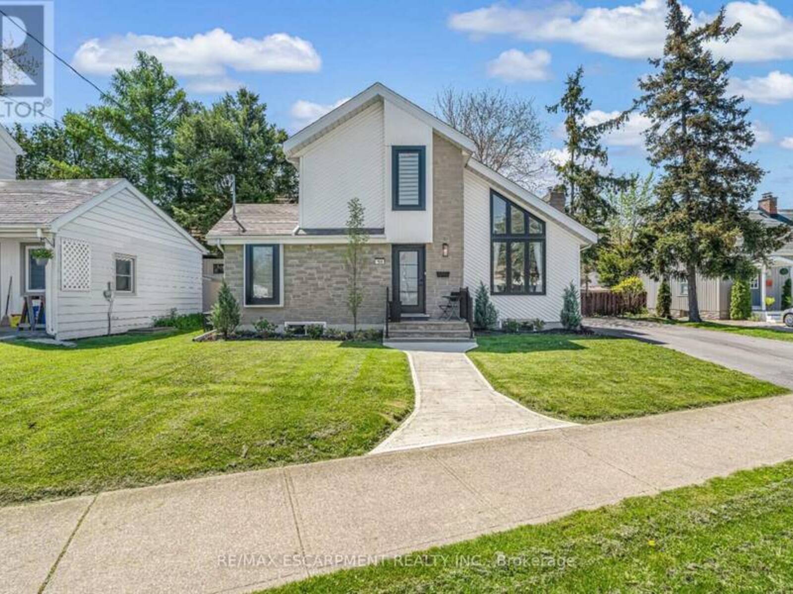 168 CARLTON STREET, St. Catharines, Ontario L2R 1S2