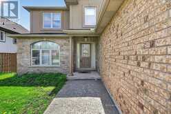 9128 HENDERSHOT BOULEVARD | Niagara Falls Ontario | Slide Image Three